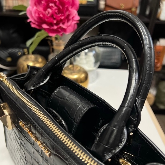 Michael Kors Karla Small E-West Satchel
Embossed Leather Black - Picture 4 of 8